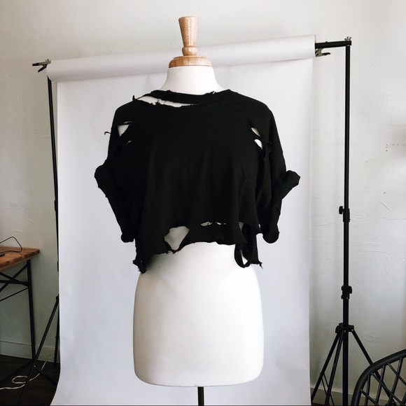 NEW 🥀 Cropped Distressed Tee’s - Picture 3 of 5